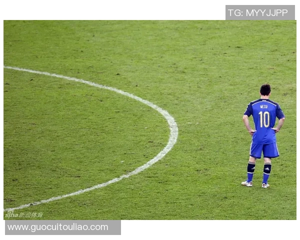 足球明星背影高清图集展现他们独特魅力与风采的瞬间